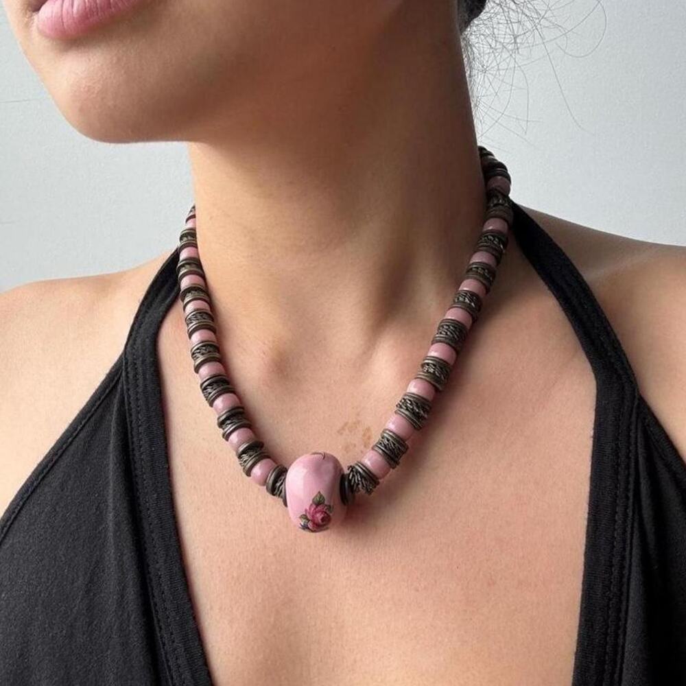 VTG Pink and bronze beaded necklace with glass floral design